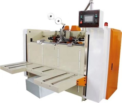 Máquina de costura automática para operação semiautomática de caixas de cartão onduladas
