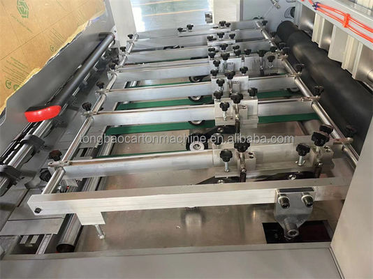 Máquina de corte a óleo de placa ondulada de alta velocidade para linha de produção de caixas