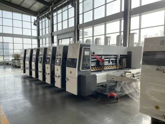 Máquina de corte de matrizes para caixas de cartão totalmente automática