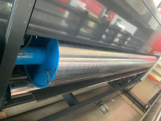 Máquina de corte de matrizes para caixas de cartão totalmente automática