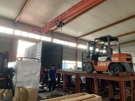 Material de embalagem de papel corrugado de madeira Máquina automática de fabricação de cartão