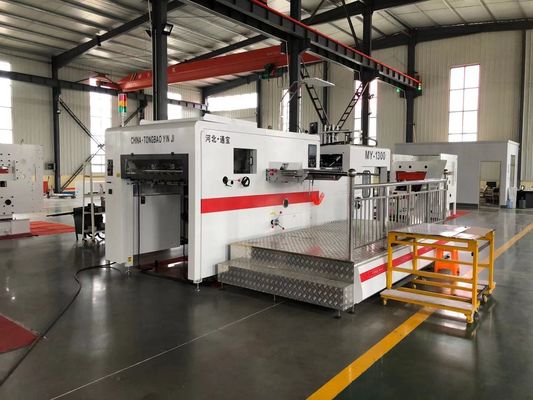 Máquina de descascar de caixas com largura de 500 mm 5500 folhas/h Capacidade de corte automático por matrizes