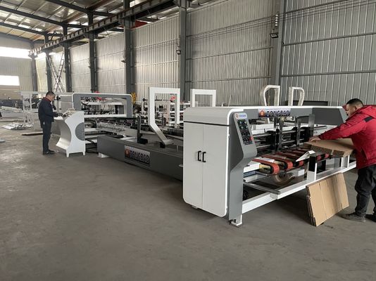 Máquina de dobragem e colagem de embalagens a motor elétrico