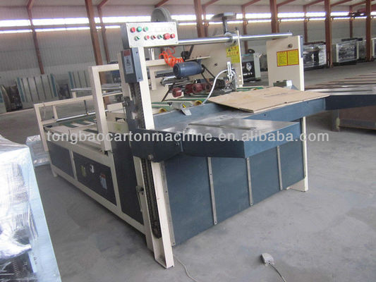 Máquina de colagem de pasta semi-automática para produtos de 900 mm de largura 40 M/min Velocidade direta