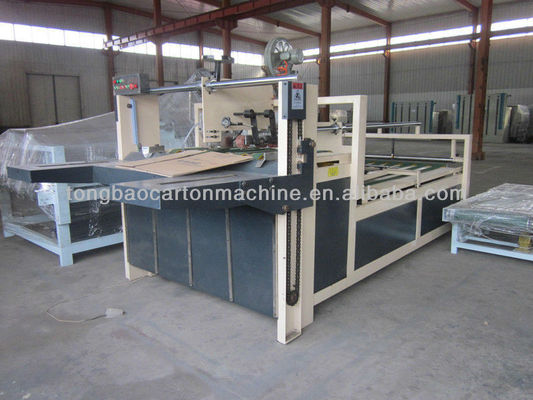 Máquina de colagem de pasta semi-automática para produtos de 900 mm de largura 40 M/min Velocidade direta