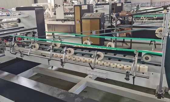 Máquina de colagem de pasta totalmente automática profissional para caixas de cartão onduladas